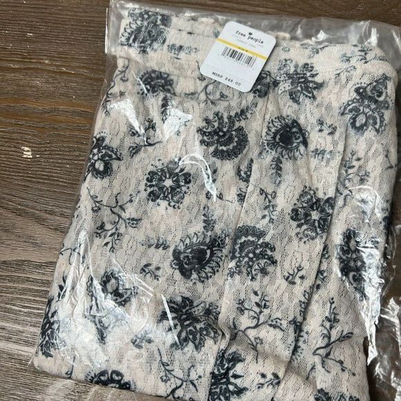 Free People Layered in Lace Legging Ivory Combo Size Medium NWT FP - Picture 6 of 7
